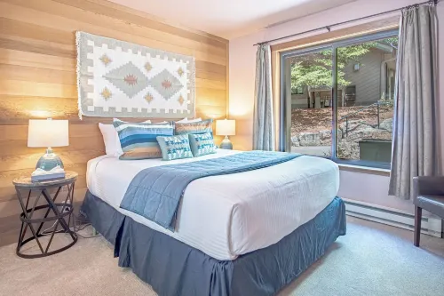 Snow Creek 1557 - Pool & Hot Tub + Ski-in/ski-out - Mountain view