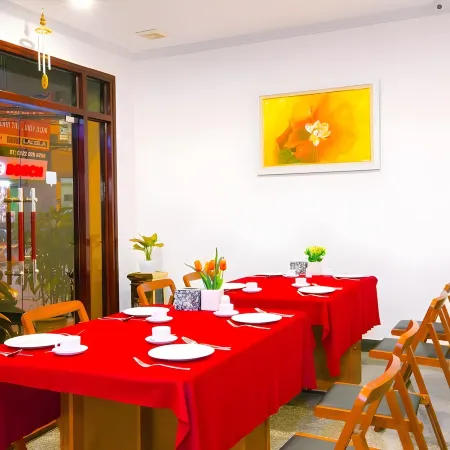 Royal Hotel Ha Noi Отели рядом с достопримечательностью «Площадь Бадинь»