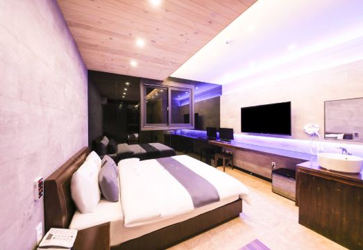 태백M+드라이브인 무인텔 대표 이미지