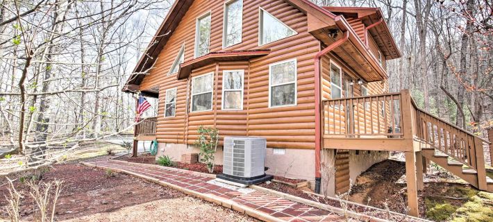 Cozy Hayesville Retreat w/ Deck & Mtn Views! Hotels in Clay County