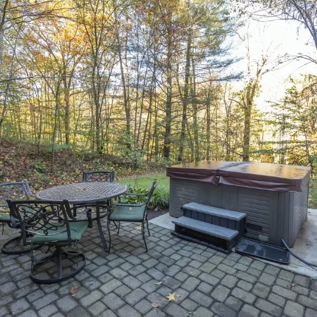 Restored 1800s Farmhouse in Beautiful Hocking Hills