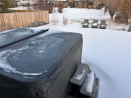 Family getaway with hot tub! Close to Grand Targhee, hiking, fishing, Driggs