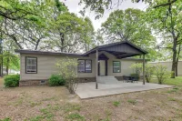 5 Blocks to Beach Access: Sanders Island Getaway! - 2-Star
