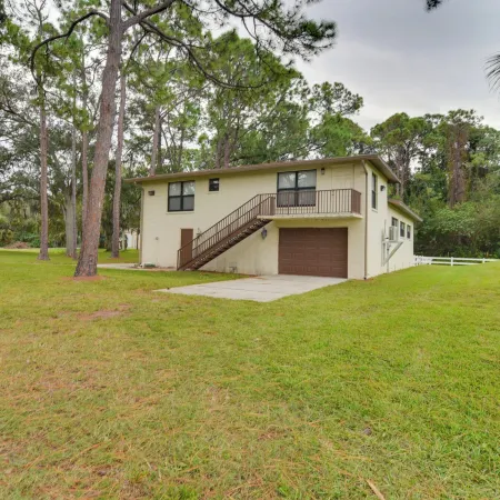 On-Site Pond: Sleek Largo Studio < 7 Mi to Beach!
