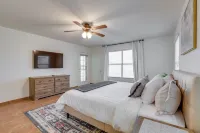 Heated Pool & Lake Views: Goodyear Getaway - Balcony