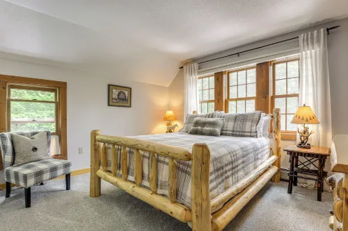 Honey Paws Inn Wilmington Home 6 Mi to Mount Snow - Parking
