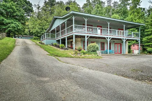 Hot Tub and Fire Pit Pet-Friendly Clayton Escape! - 3-Star