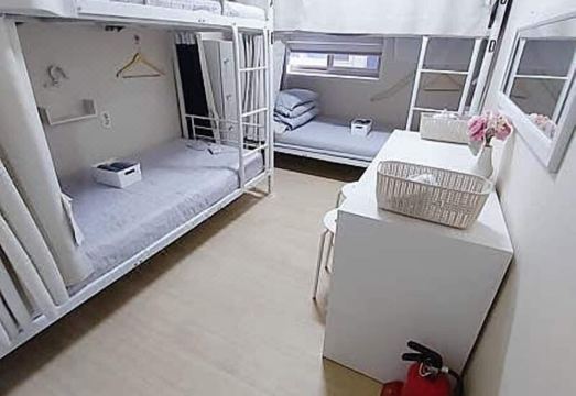 펀웨이브 게스트하우스 공용 공간