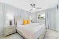 Naples Haven – Walk to Beach & 5th Ave