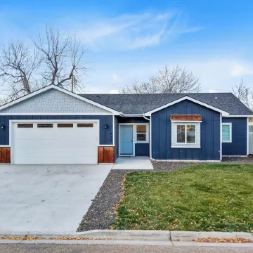 Charming 3-bedroom house in Caldwell with WiFi and AC.