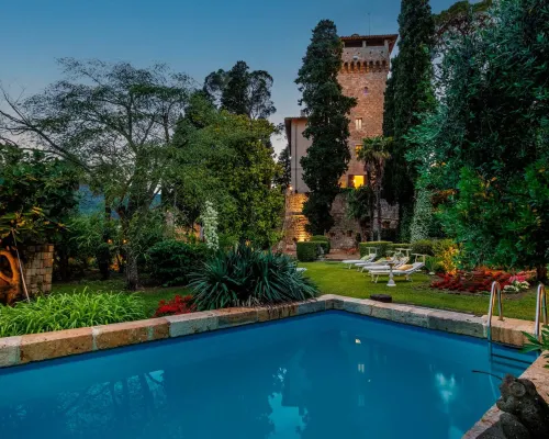 Rocca di Cetona - a Medieval Castle Hotels in Cetona