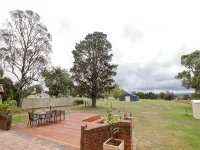 Country 4-Bed Homestead with Games Room & Views Hotels in Tenterfield