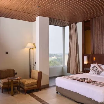 The Golden Tree Hotel Hotels near Jaunpur Junction