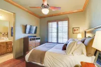 Top-Floor Lake-View Condo w/ Boat Dock Access - 3 stjerner