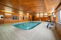 Quality Inn Dubuque on Hwy 20 - Pools