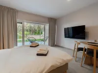 Hidden Coast Apartments - Premium Seaside Apartments with Pool, 2-Minute Walk to the Beach Hotels in Łukęcin