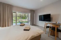 Hidden Coast Apartments - Premium Seaside Apartments with Pool, 2-Minute Walk to the Beach