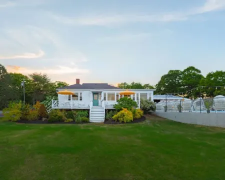 Rye Motor Inn - Oceanfront, Walk to Beach Hotels in Rye