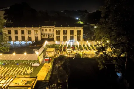 Gemini Continental, Hazratganj