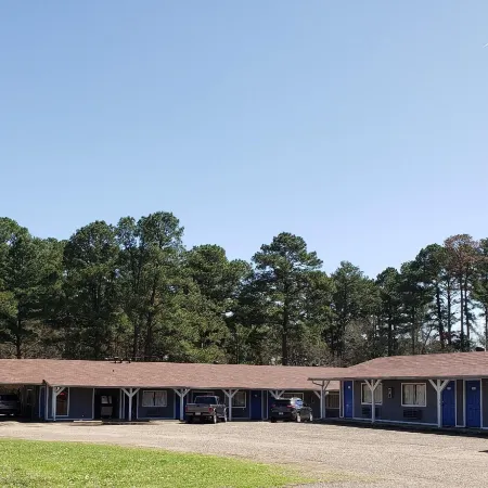 Clear Lakes Inn