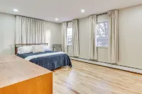 Shop, Hike, Golf & Swim: Inviting Deer Park Escape - Homestays