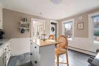 The Curator's Retreat For 8 - 3-Star