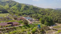 Mungyeong Saejaelia Resort & Pension - 2-Star