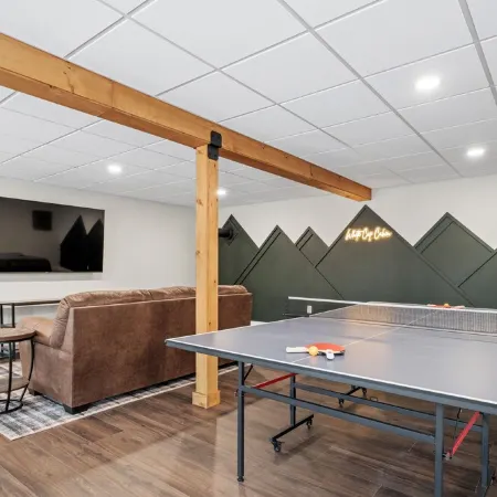 White Cap Cabin, Dog Friendly Chalet Including a Game Room, Hot Tub, Fireplace
