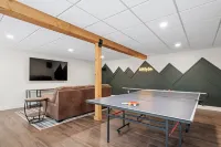 White Cap Cabin, Dog Friendly Chalet Including a Game Room, Hot Tub, Fireplace
