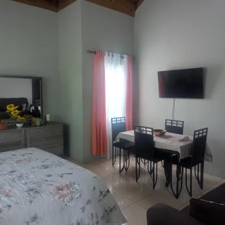 2 Bedroom upstairs large flat in Portmore Pines