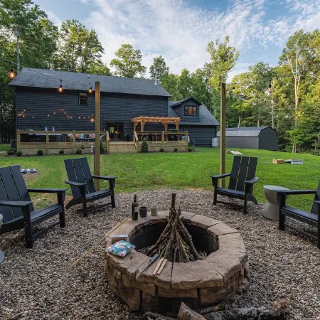 Twin Oaks Lodge: 4 Kings, Hot Tub, Sauna & EPIC Game Room