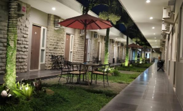 Sunshine Family Homestay Near Terminal 1 Juanda Airport