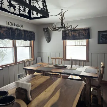 3 Bedroom, 2 Bath Secluded Old Forge Log Cabin