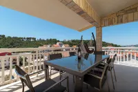 Apartments Kapetan - Hot Tub