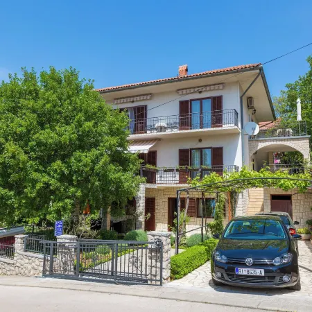 Apartments Dora