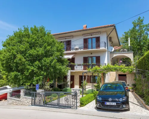 Apartments Dora Hotels in Selce
