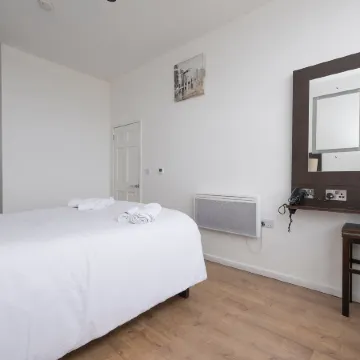 Modern comfort near The Hawthorns Station