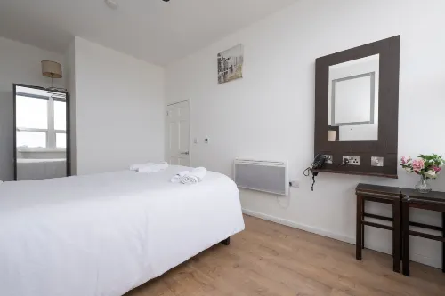 Modern comfort near The Hawthorns Station
