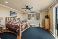 The Treetop Terrace, VIEWS, DECKS, SLEEPS 13
