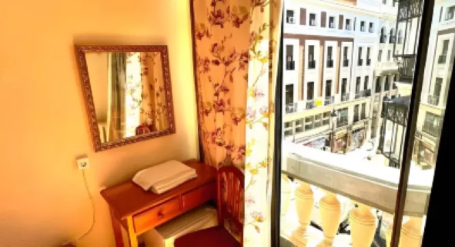 Hostal Fuentesol โรงแรมใกล้สถานีลาบาเปียส