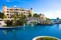 The Crane Resort - Pools