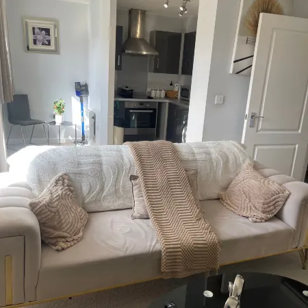 Deluxe En-suite Room w FastWiFi, Free Parking & Equipped Kitchen