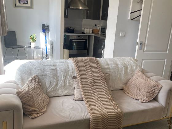 Deluxe En-suite Room w FastWiFi, Free Parking & Equipped Kitchen