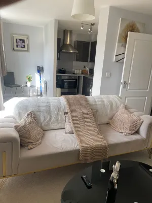 Deluxe En-suite Room w FastWiFi, Free Parking & Equipped Kitchen