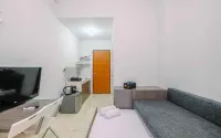 Minimalist and Comfortable Studio Dave Apartment by Travelio - parking