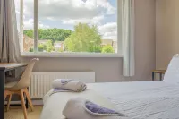 Spacious 4-bed House Guildford Free Parking - 4-نجوم