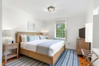 Regatta Suite at The Royce Refined Newport Charm - 4-نجوم