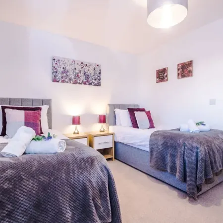 Modern House Ideal for Contractors Sleeps 8