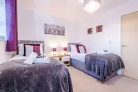 Modern House Ideal for Contractors Sleeps 8 - Homestays