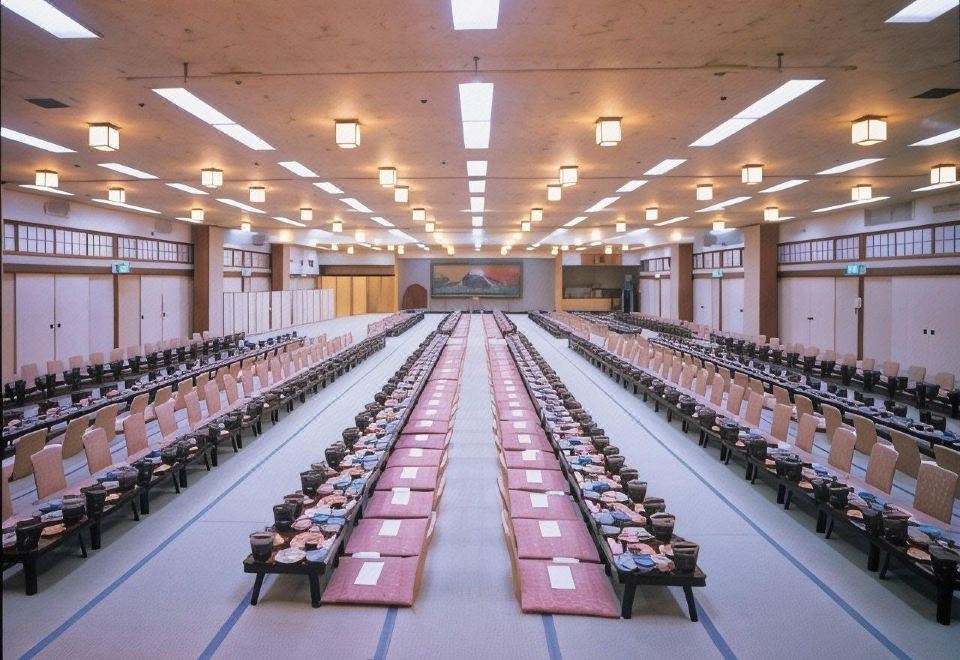 정갈한 아침 식사 뷔페 크로와상
